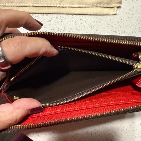 BRAND NEW REAL LUIS VUITTON WALLET - Picture 3 of 6
